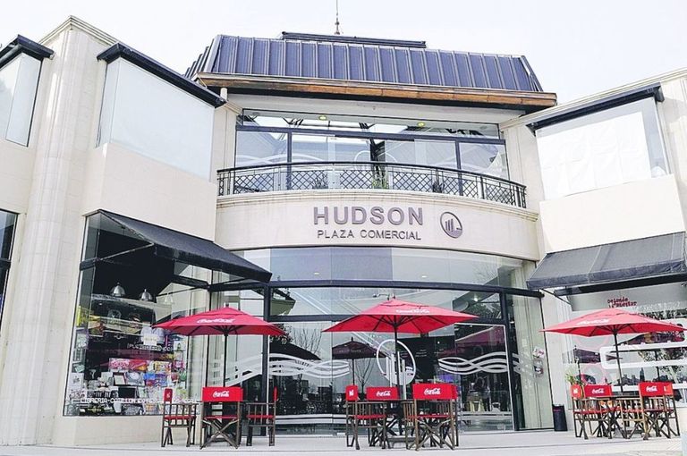 Grupo comando roba en el shopping de Hudson: Asaltaron una casa de cambio