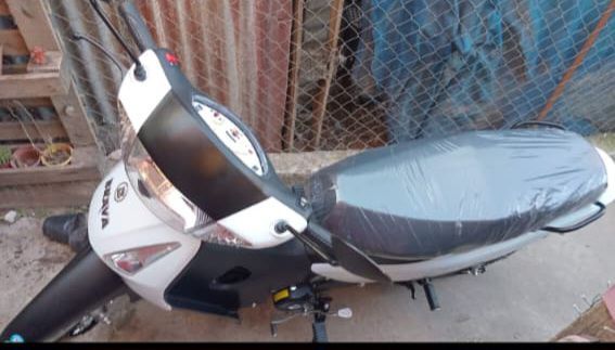 Brutal asalto a un motociclista de DiDi Moto en La Plata: lo amenazaron con un arma y lo golpearon entre tres