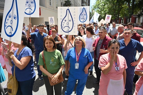 Los trabajadores de la sanidad pararon por 24 horas en reclamo de una recomposición salarial