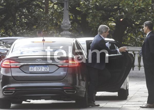 Sin Milei, deliberó el Gabinete en la Casa Rosada, con la presencia de Villarruel y Menem