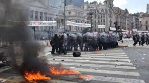 Investigan el accionar policial durante las manifestaciones contra el proyecto de ley 