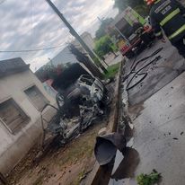 Detienen a un quemacoches acusado de incendiar al menos 10 vehículos en La Plata