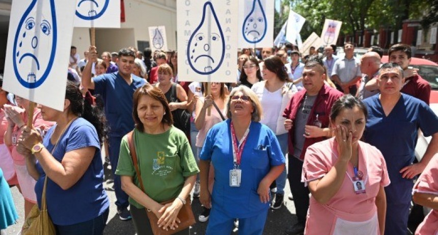 Los trabajadores de la sanidad pararon por 24 horas en reclamo de una recomposición salarial