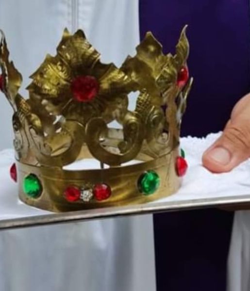 APARECIÓ LA CORONA DE LA VIRGEN.