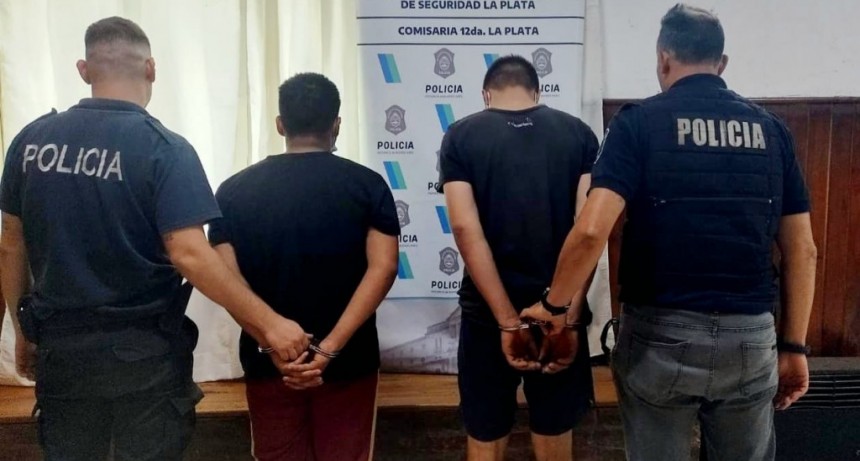 Caen dos especialistas 