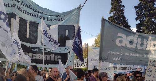 La comunidad universitaria platense unida en defensa de la educación pública