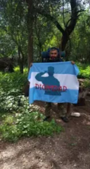 Un expolic&iacute;a peregrina a pie desde San Luis hasta Luj&aacute;n por &ldquo;el honor y la fe&rdquo;