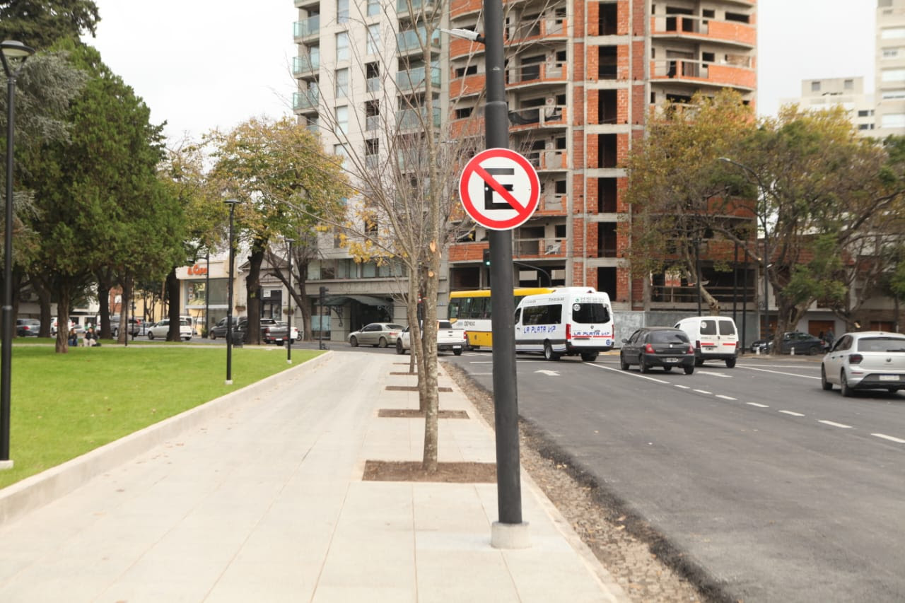 La PLata prohibición de estacionar en el perímetro de Plaza Rocha