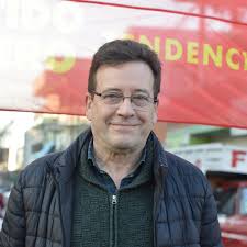 Bajo el título “Un escenario político de derecha en una situación social explosiva”, 