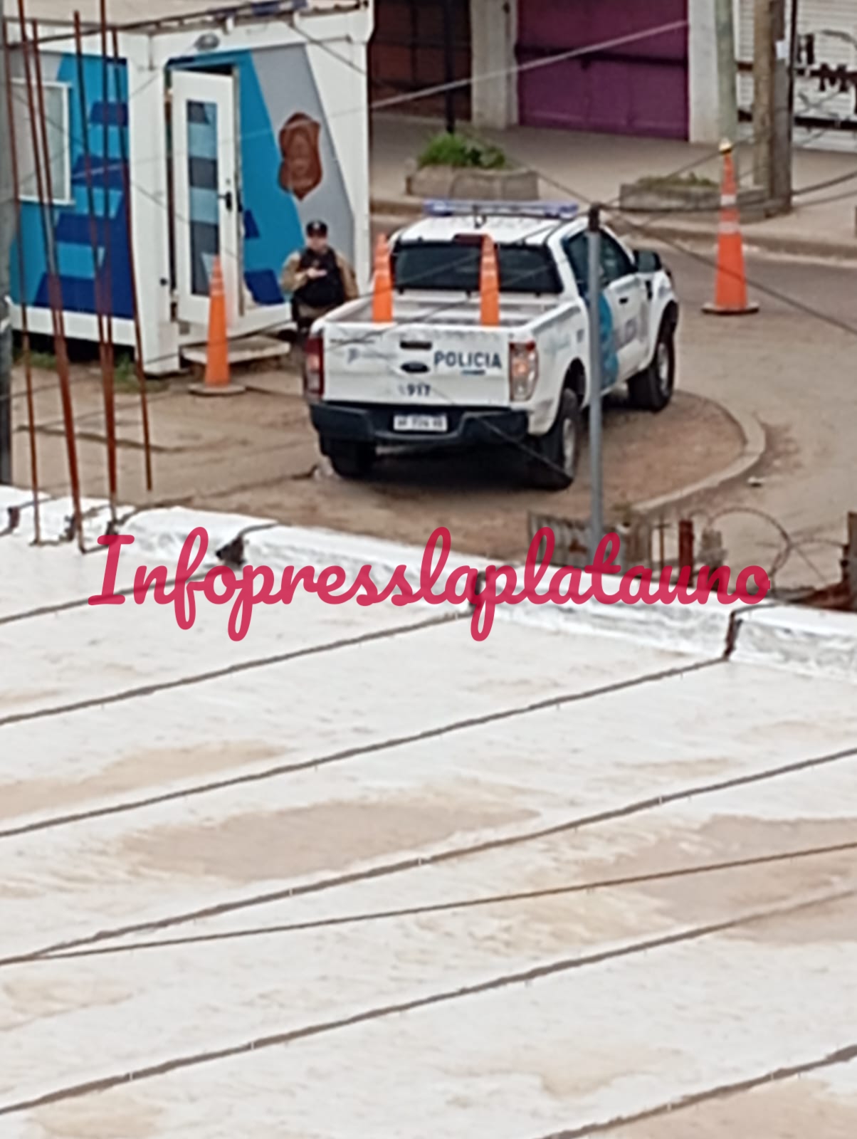 SI LOS POLIC&Iacute;AS QUIEREN POSAR PARA LA FOTO QU&Eacute; VALLAN A UNA AGENCIA DE MODELOS"