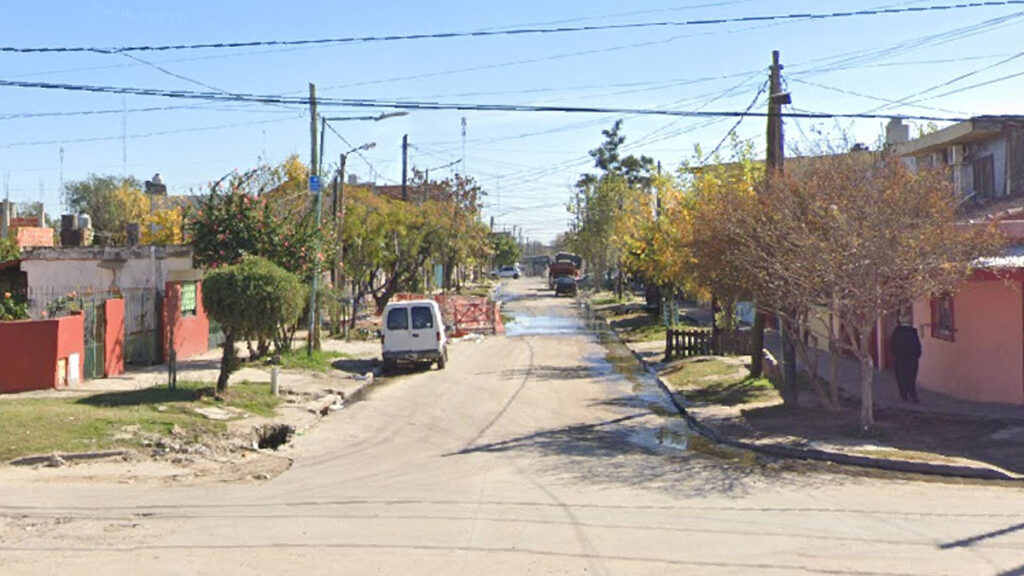 Rocían con alcohol y prenden fuego a una policía en Ingeniero Budge y detienen a la pareja