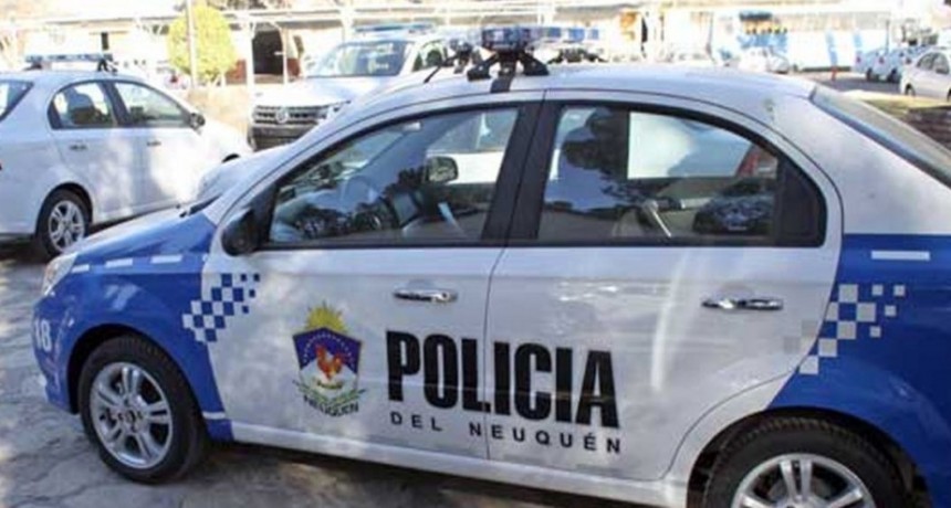 Asesinan a puñaladas a un joven tras hacerse pasar por policías para robar en una casa de Neuquén