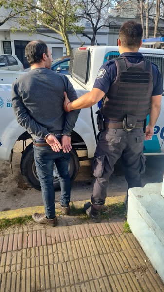 Un subteniente de la Policía Bonaerense fue aprehendido por resistencia a la autoridad después de protagonizar un incidente en la vía pública.