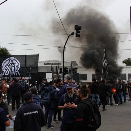 El Sindicato Único de Trabajadores del Neumático Argentino (SUTNA) convocó a un paro general de 24 horas que paralizará este viernes 