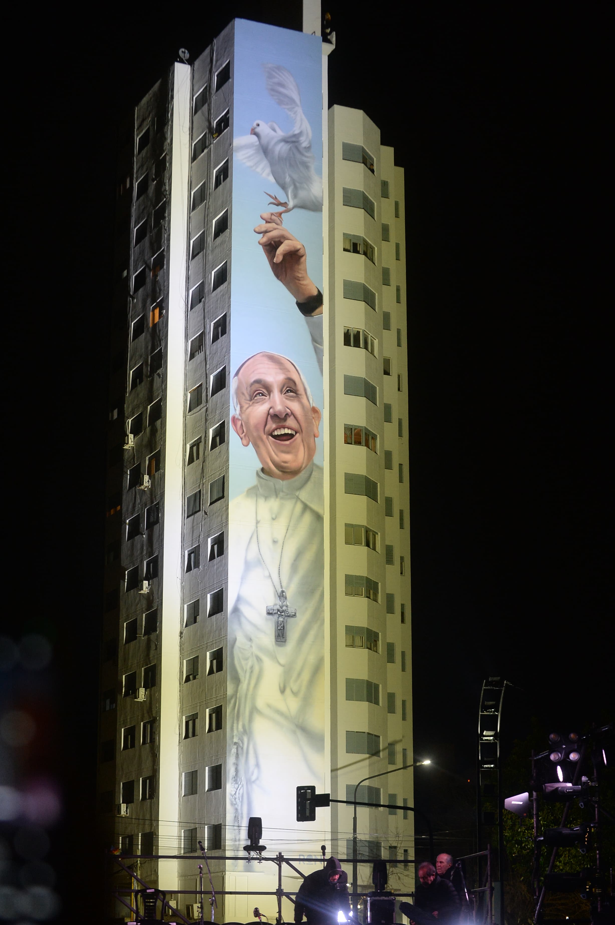 Alak inauguró el mural que honra al Papa Francisco en La Plata