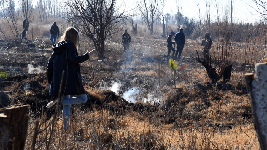GUAYMALLÉN, MENDOZA Confirman que el humo subterráneo es turba en combustión y prohíben el ingreso a la zona