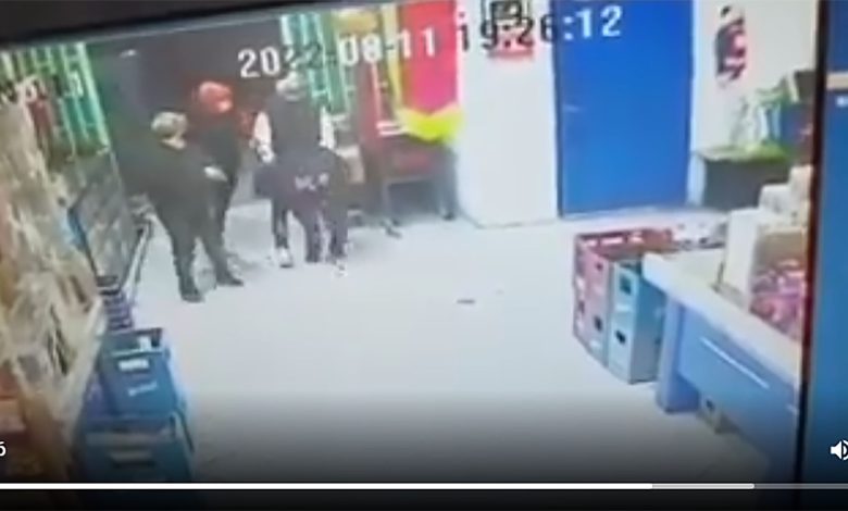 Dos encapuchados, armados, robaron un supermercado en Ituzaingó