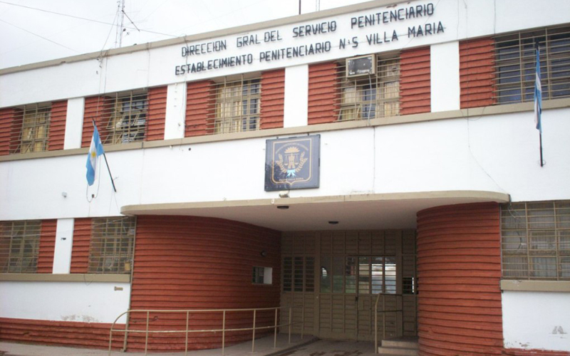 Detienen a 3 penitenciarios por un 