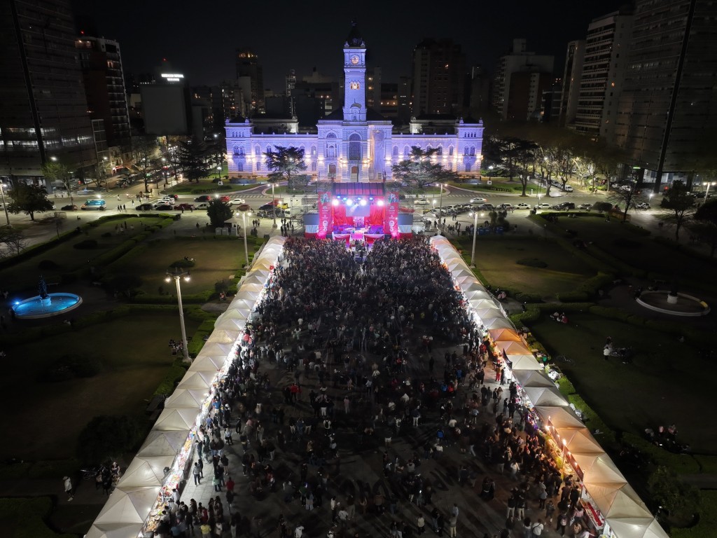 Más de 80 mil personas disfrutaron del arte, la cultura y la tradición de Perú en Plaza Moreno