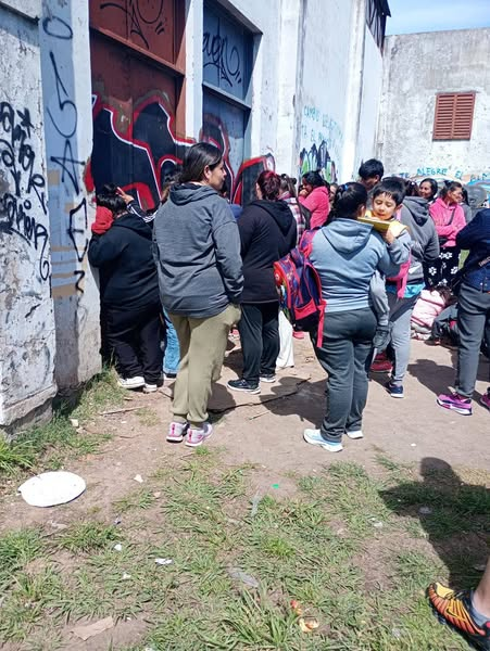 Polémica en la Escuela Nº 41 de 139 y 520: denuncian irregularidades en el comedor y falta de higiene