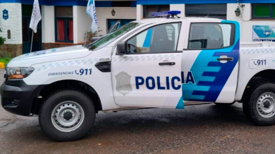 POLICÍA Y ESTAFADORA