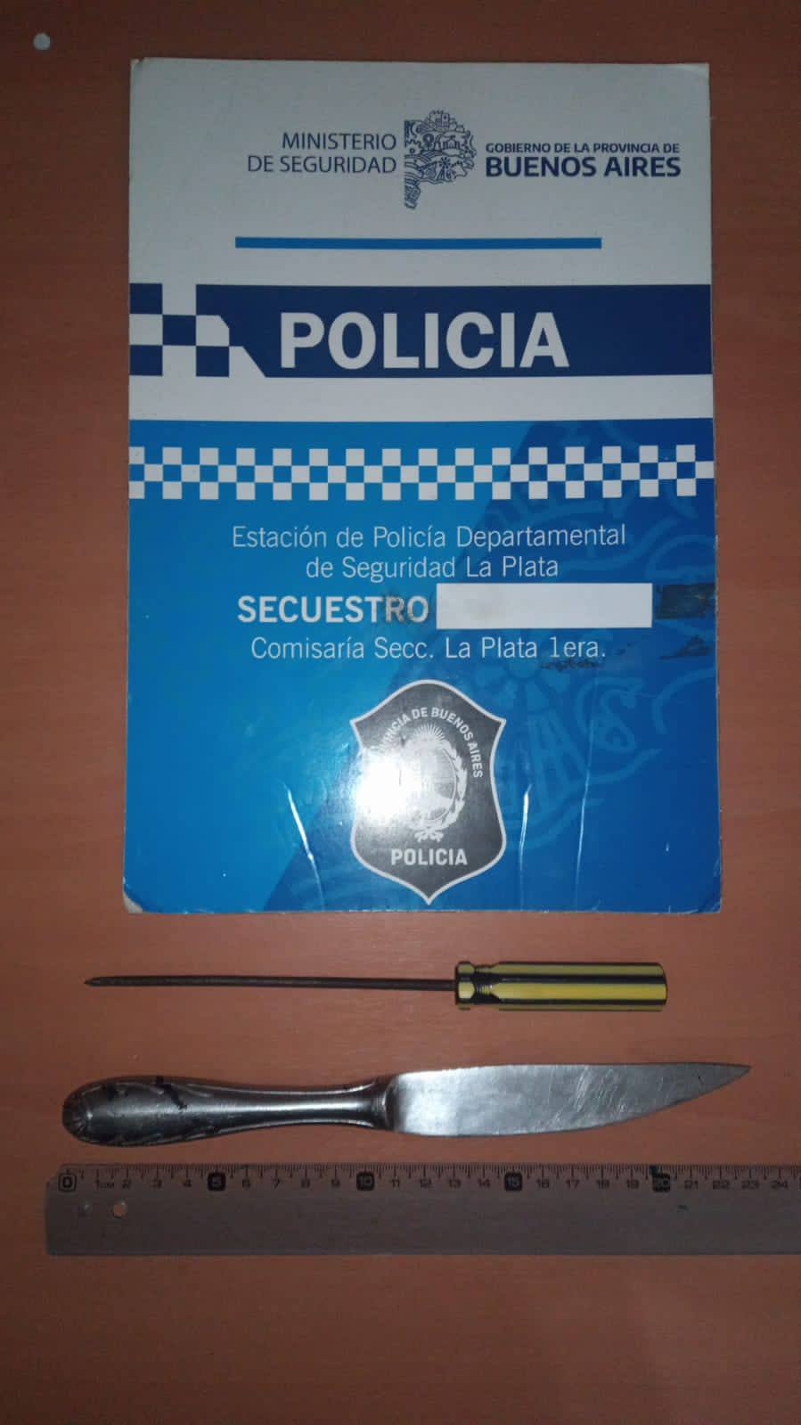 La Plata: cuidacoches fue apuñalado y le robaron el celular, hay dos detenidos