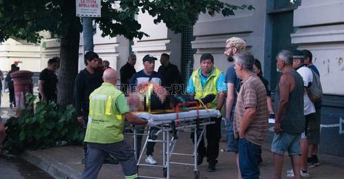 Cayó parte del techo de la Estación y un taxista resultó herido