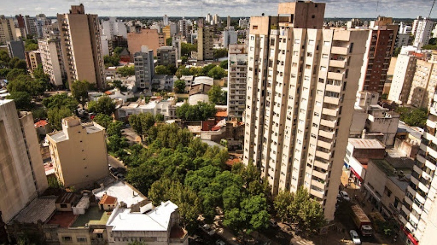 La Plata se expande: el mercado inmobiliario impulsa el desarrollo regional  Por Gerónimo Odriozola, broker inmobiliario de Remax Roble 